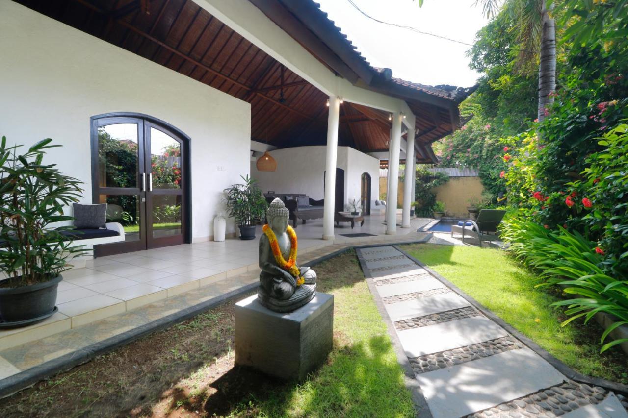 Singgah Villas Seminyak ภายนอก รูปภาพ